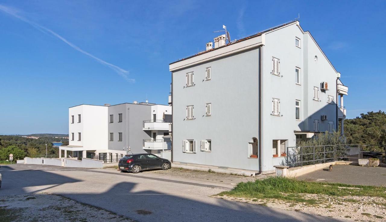 Blue Star Apartment Premantura Exterior foto